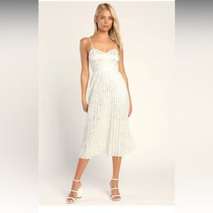 Lulus Chic Sensibility White Satin Jacquard Pleated Midi Dress